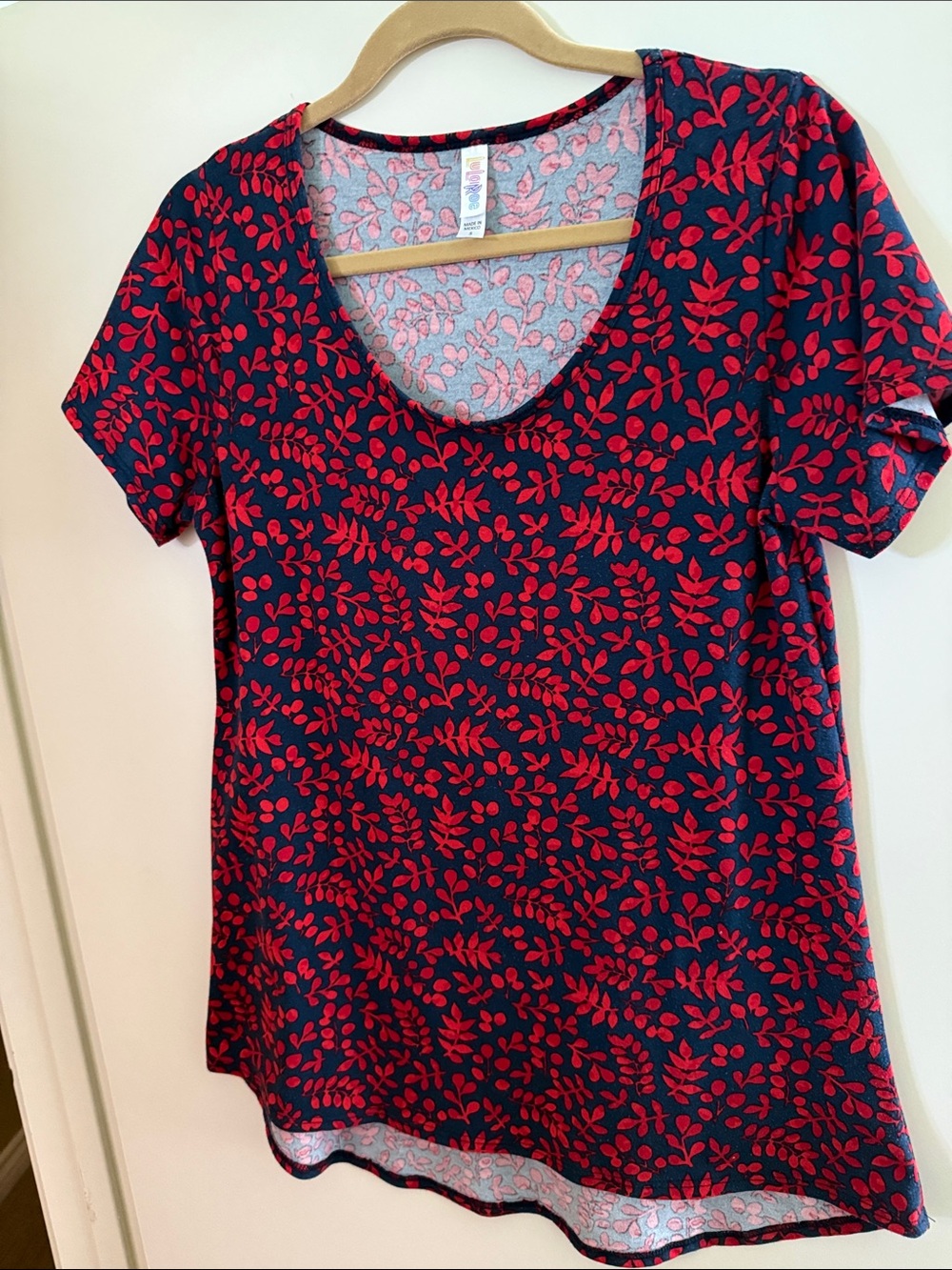 LuLaRoe Classic Tee Dark Navy Top with Red Leaf Pattern